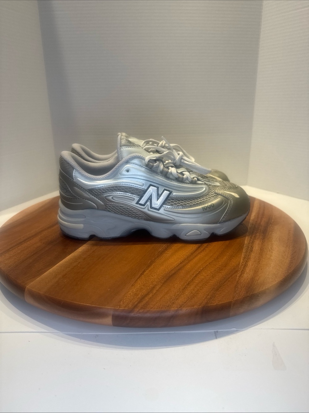 New Balance 1000 Grey Silver Lifestyle Sneakers Men’s Size 7 / Women’s 8.5